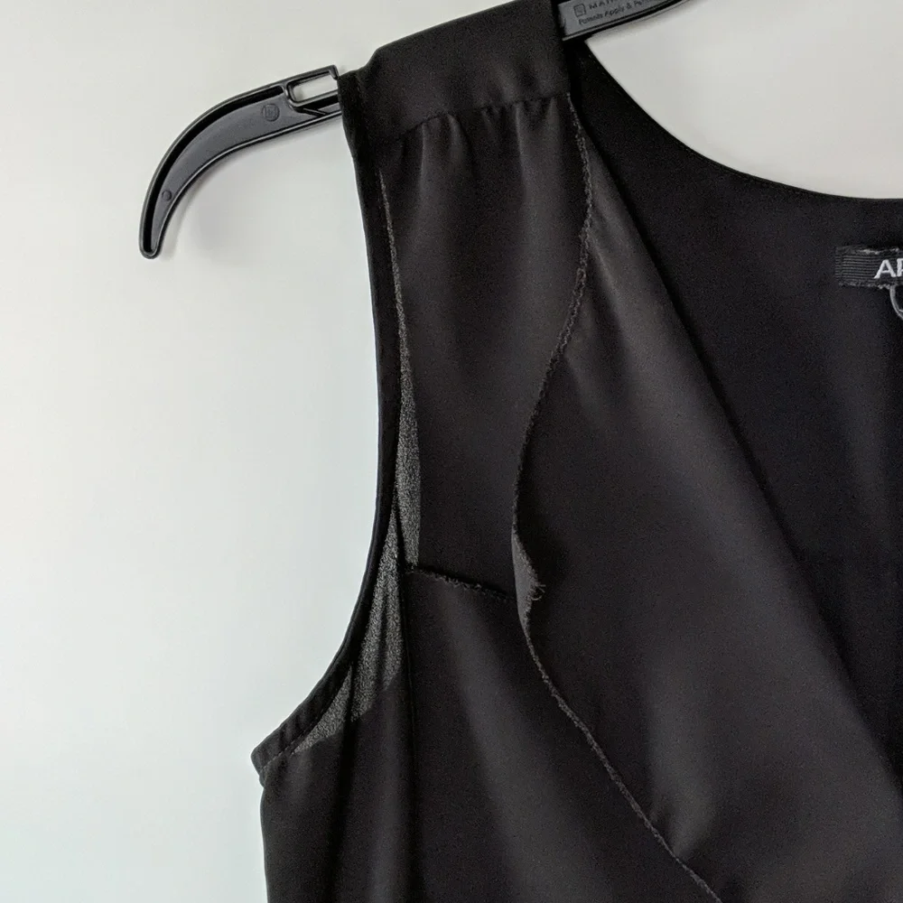 Apt 9 black v-neck sleeveless blouse - Picture 5 of 8